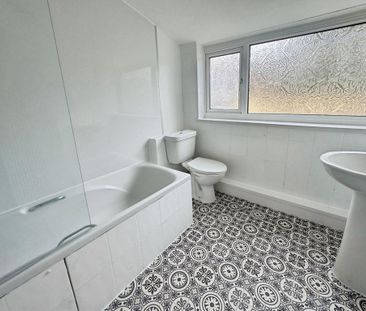 3 bedroom end of terrace house to rent - Photo 1