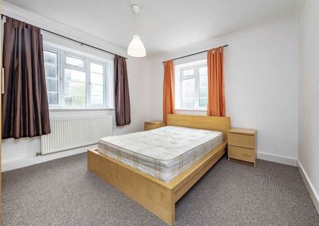 Streatham High Road, SW16 1DN, London - Photo 2