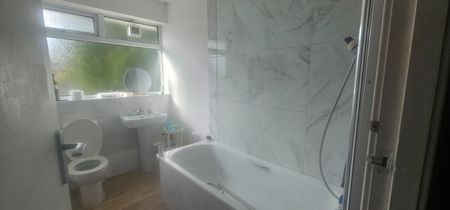 2 Bed - 34a Ash Grove, Hyde Park, Leeds - LS6 1AY - Student - Photo 5