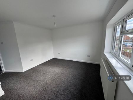 4 bedroom terraced house to rent - Photo 3