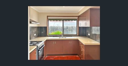 Comfortable Family Living Close to Everything! - Photo 5