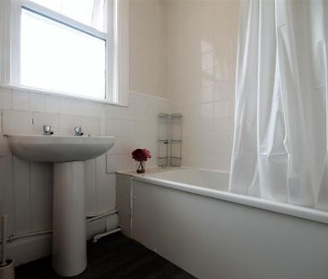 4 bedroom terraced house to rent - Photo 2