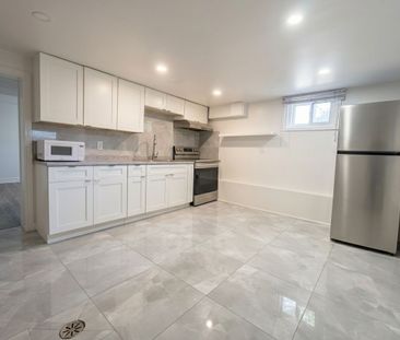 For Lease - 345 centre Street, Richmond Hill, Ontario - Photo 3