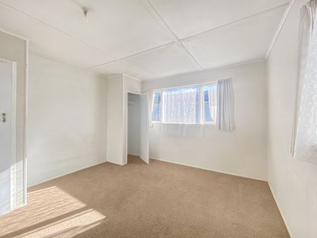 1 Bedroom plus 1 Study stand alone house in Henderson - Photo 3