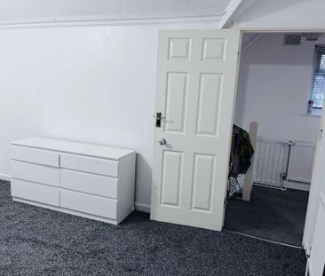 2 bedroom semi-detached house to rent - Photo 4