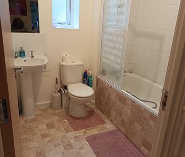 4 Bed Detached House, Morphou Rd, NW7 - Photo 6