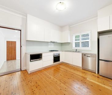 Spacious 3-Bedroom Family Home in Ultra-Convenient Location - Photo 6