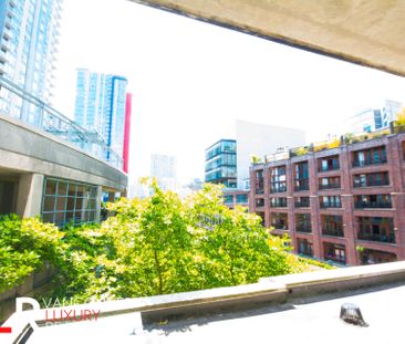 Condo in Downtown Vancouver, BC - Photo 5