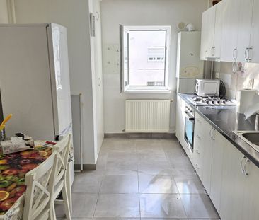 Inchiriez apartament 4 camere decomandat in Deva Liliacului, etaj 2 - Fotografie 5