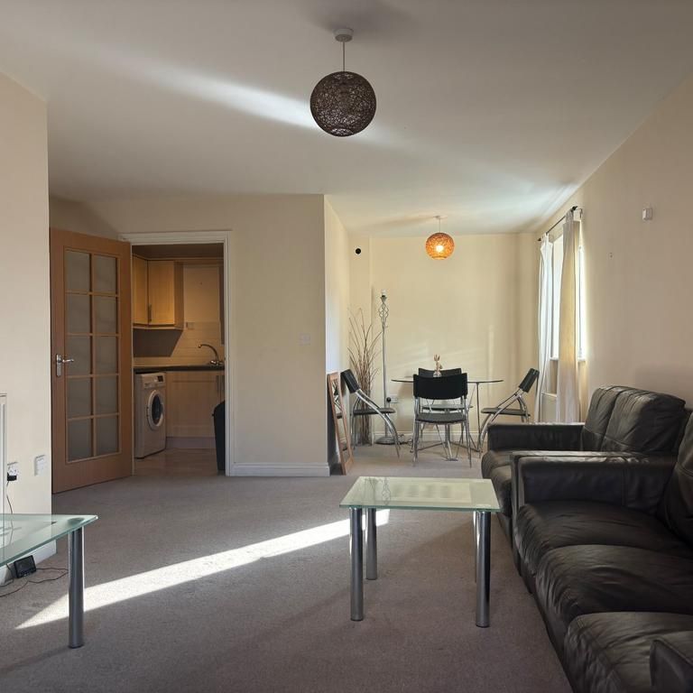 2 bedroom flat to rent - Photo 1