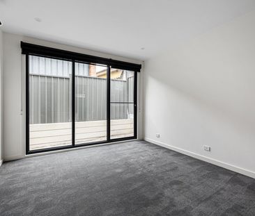 Brand-New Luxury Living Backing onto Swanston Reserve - Photo 2