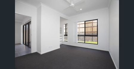 Beautiful Family Home - Ducted Air Conditioning & Rumpus Room - Photo 2