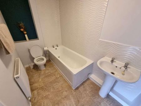 Brett Young Close, Halesowen, B63 - Photo 5