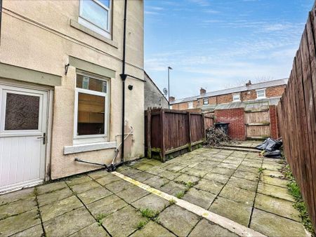 2 bed lower flat to rent in NE28 - Photo 4