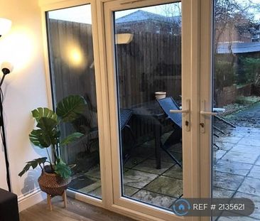 1 bedroom in a house share to rent - Photo 2