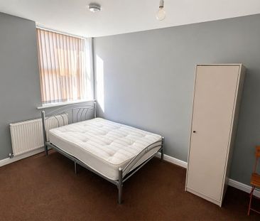 Room in a Shared House, Bevercotes Road, S5 - Photo 2