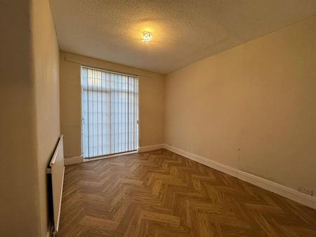 Bird Hall Lane, Stockport SK3, London - Photo 2