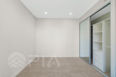 Modern 1 bedroom apartment close to amenities for lease - Photo 2