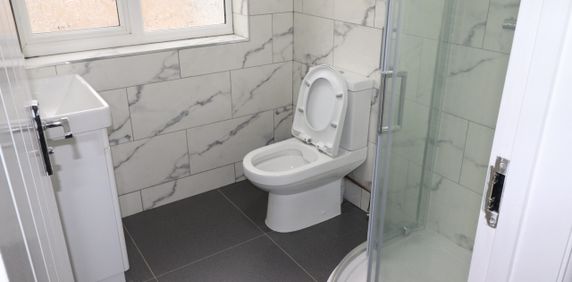 Scotts Road, Southall - Photo 2