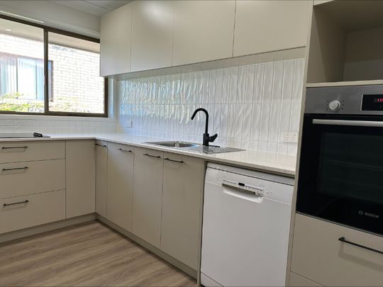 Spacious apartment close to the Broadwater - Photo 1