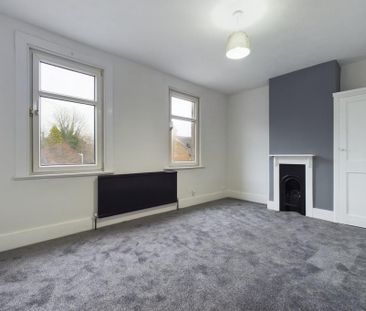 4 bedroom terraced house to rent - Photo 3