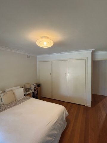 Blackburn South - Photo 2