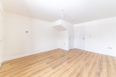 3 bed terraced house to rent in Swallowtail Place, Great Park, NE13 - Photo 2