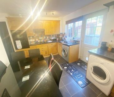 4 bedroom terraced house to rent - Photo 1