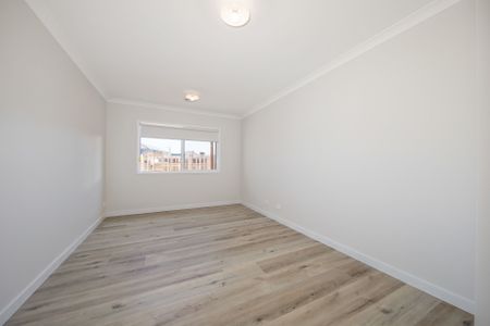 54 Horseshoe Parade, FRASER RISE - Photo 2