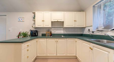 Low Maintenance on Talbot Street - Photo 2