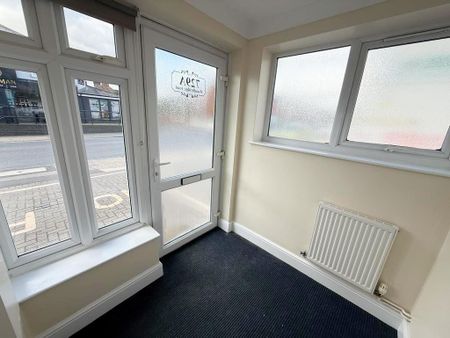 2 bedroom ground floor flat to rent - Photo 2