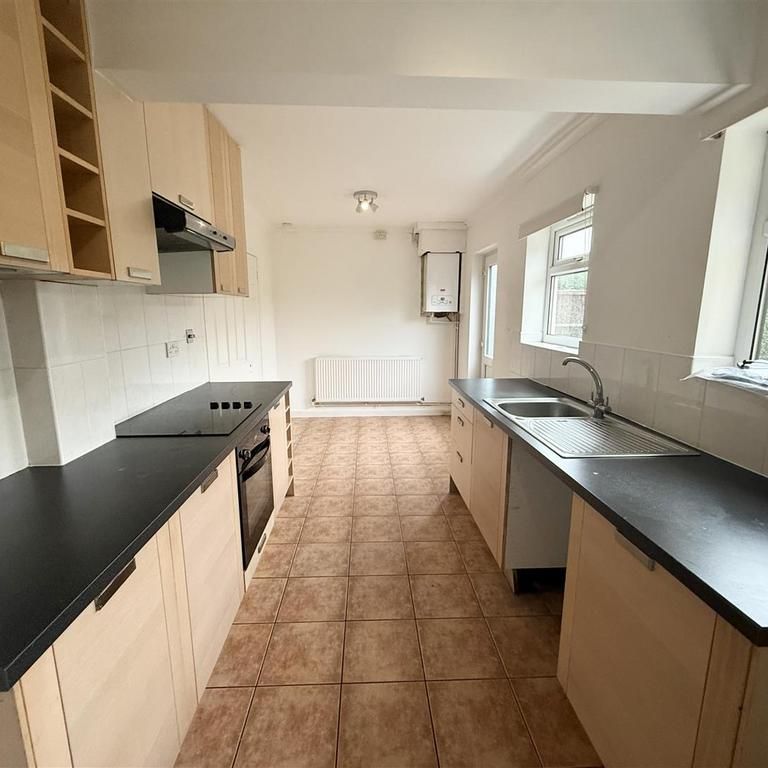 3 bedroom end of terrace house to rent - Photo 1