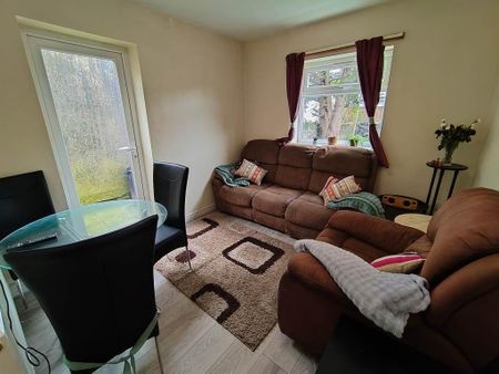 6 bedroom house to rent - Photo 2