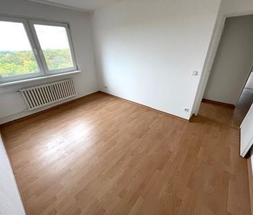 Wohnen mit Aussicht: Renovierungsbedürftige 3-Zimmer Wohnung in ruh... - Photo 1