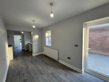 3 bedroom semi-detached house to rent - Photo 4