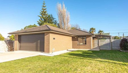3 Bedroom, 2 Bathroom with Double garage - Photo 3