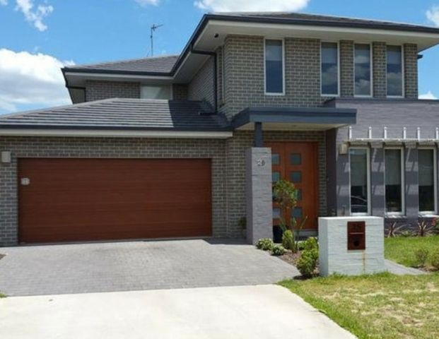 Beautiful Modern 5-bedroom Double Story Family Home!!! - Photo 1