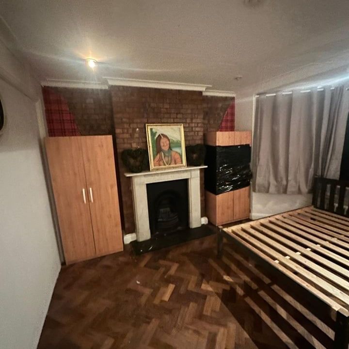 Room in a Shared House, Hill Close, NW2 - Photo 1