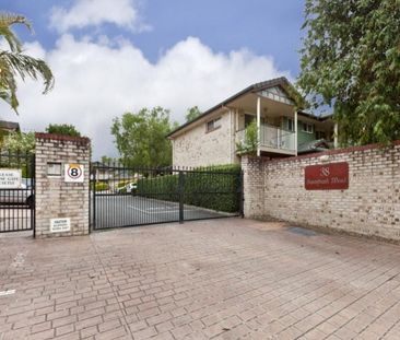 Fully Furnished 3-Bed Townhouse in Sunnybank Mead â A/C, Pool, Wa... - Photo 5