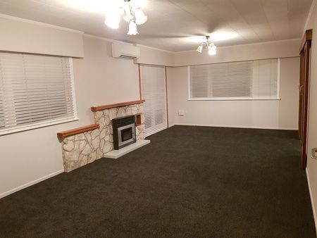 Hillcrest, 3 bedrooms - Photo 3