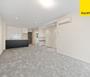 Stylish, spacious and sunlit two-bedroom apartment - Photo 1