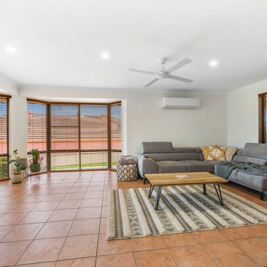 SPACIOUS THREE BEDROOM PLUS STUDY HOME - GREAT LOCATION - Photo 1