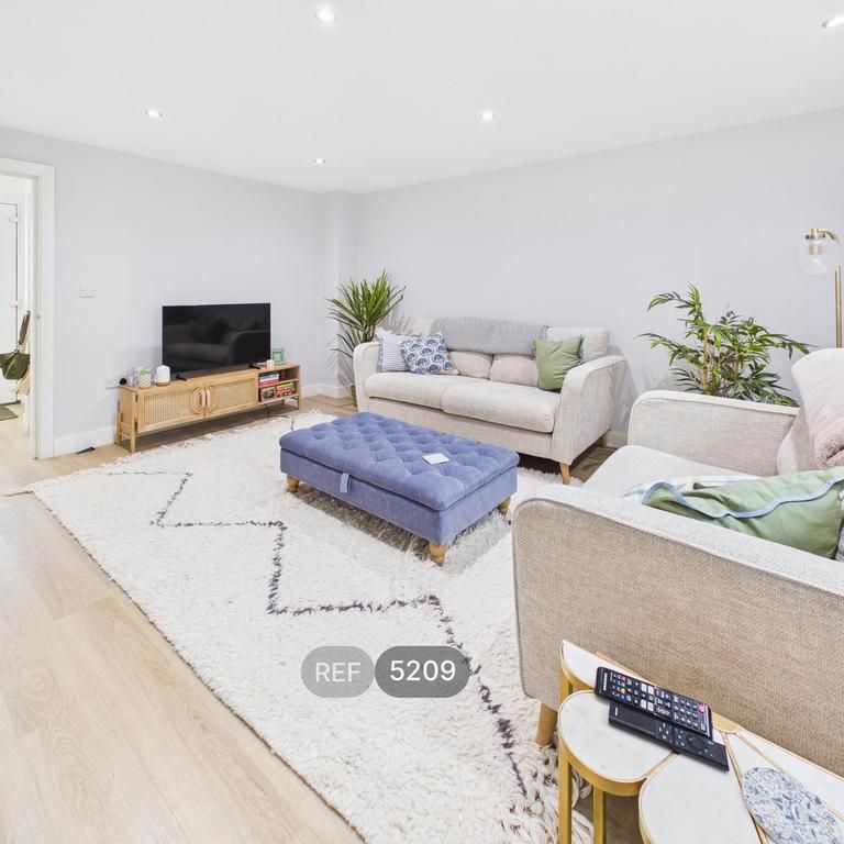 2 bedroom terraced house to rent - Photo 1