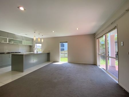 Northcross - 5 Bedroom Family House - Photo 4