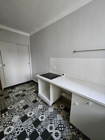 Location Appartement 4 pièces 95m² BESANCON 25000 - Photo 2