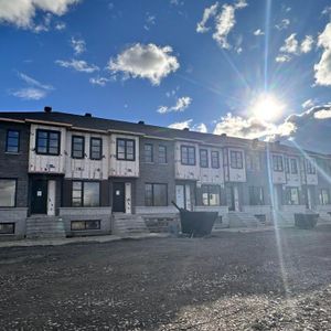 MAISON DE VILLE NEUVE À LOUER - SAINT-JACQUES - Photo 2