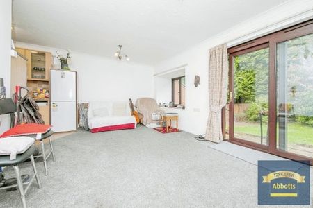 Orchard Gardens, Ipswich Road - Photo 2