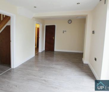 4 bedroom semi-detached house to rent - Photo 3