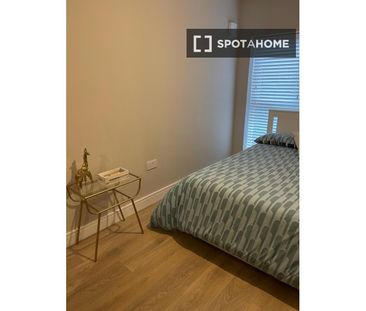 Double room in a two bedroom house for single person for ren - Photo 1