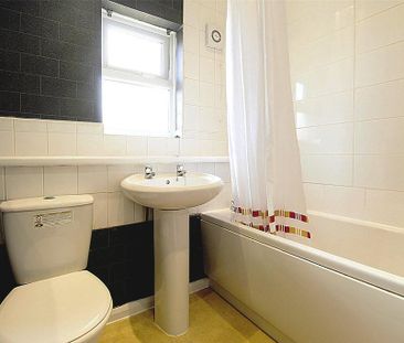 2 bedroom end of terrace house to rent - Photo 4